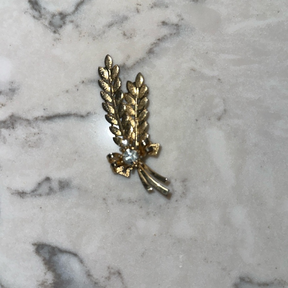 Designer Sarah Coventry 1950's Gold Tone Wheat & Bow Brooch